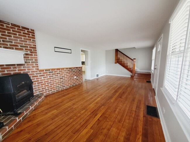 Building Photo - Single Family 3 Bedroom Home For Rent in Emmaus