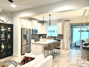 Building Photo - 3/2.5 ANNUAL/FURNISHED  TOWNHOUSE- GORGEOU...
