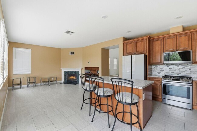 Building Photo - 125 Macademia Ln