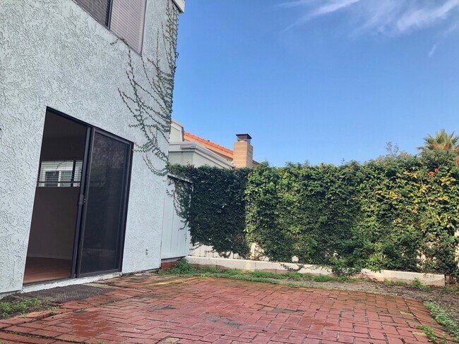 Building Photo - Pierpont Beach Home