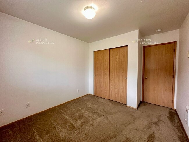 Building Photo - 402 Meadow Ct NW