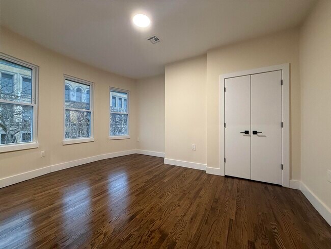 Building Photo - 165 Danforth Ave