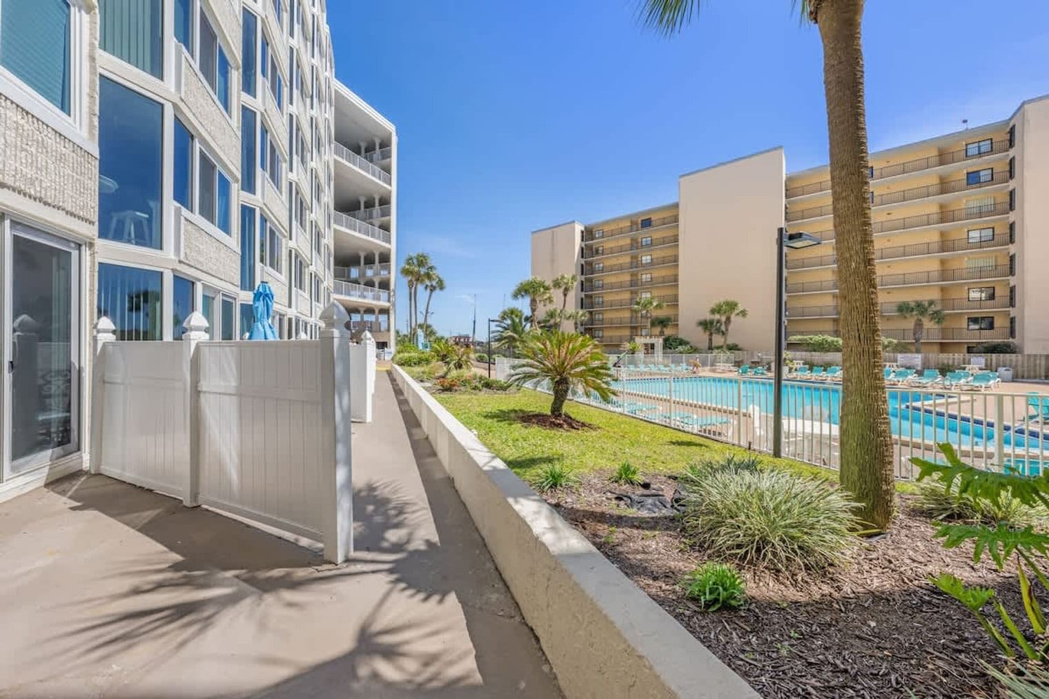 Building Photo - 8817 S Thomas Dr