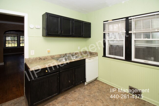 Building Photo - Charming 3 bedroom unit available in Shake...