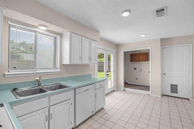 Building Photo - 15718 Sea Lark Rd