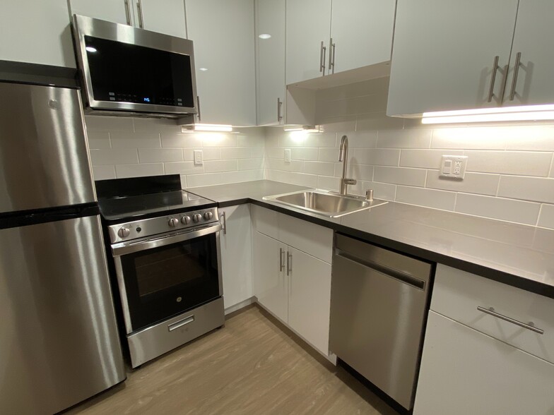 Kitchen A - 3618 Alameda Apartments