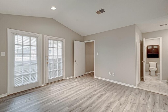 Building Photo - 11503 Meadow Ln