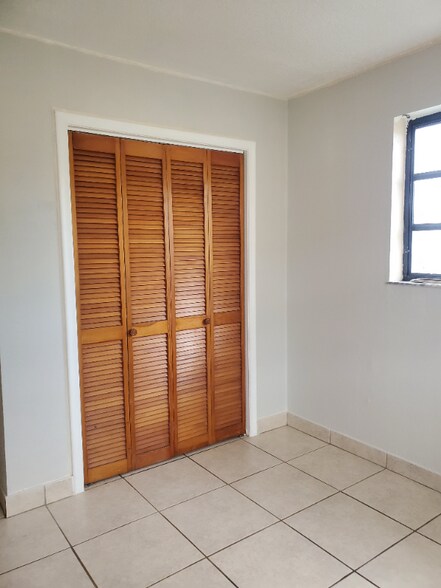 Building Photo - 1551 W 43rd Pl