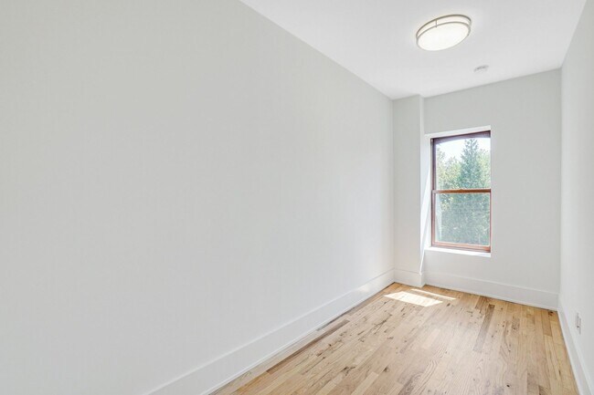 Building Photo - 274 Montgomery St