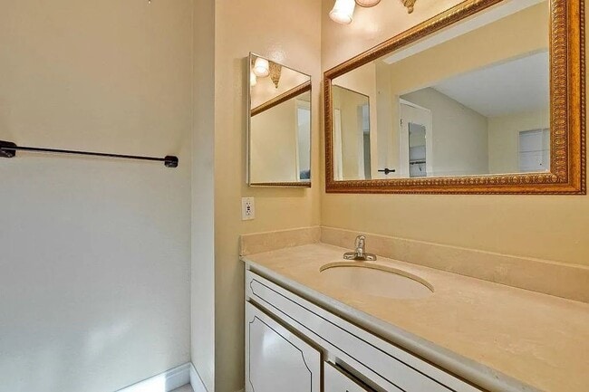 Building Photo - Sharp 3 Bedroom 2 Bath Single Family Home in Desirable Blossom Valley Neighborhood