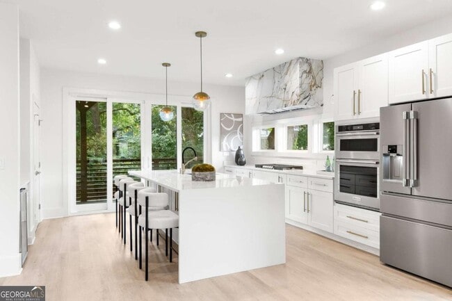 Building Photo - 24 Hutchinson St NE