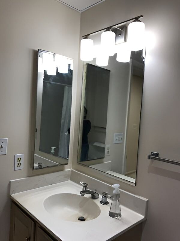 Bathroom 1 - 5102 Warren Plz NW