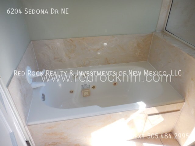 Building Photo - 6204 Sedona Dr NE