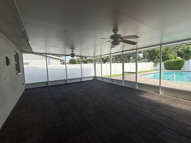 Building Photo - 3/2 Pool Home