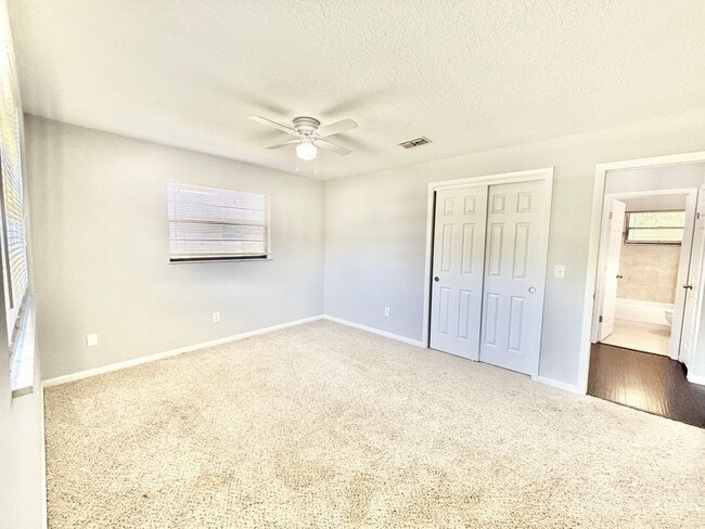 Building Photo - 3BR 1BA Annual Unfurnished Rental Availabl...