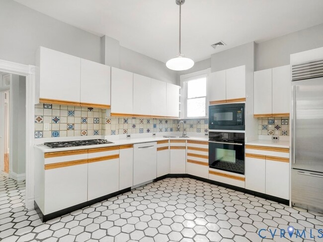 Building Photo - 117 N Vine St