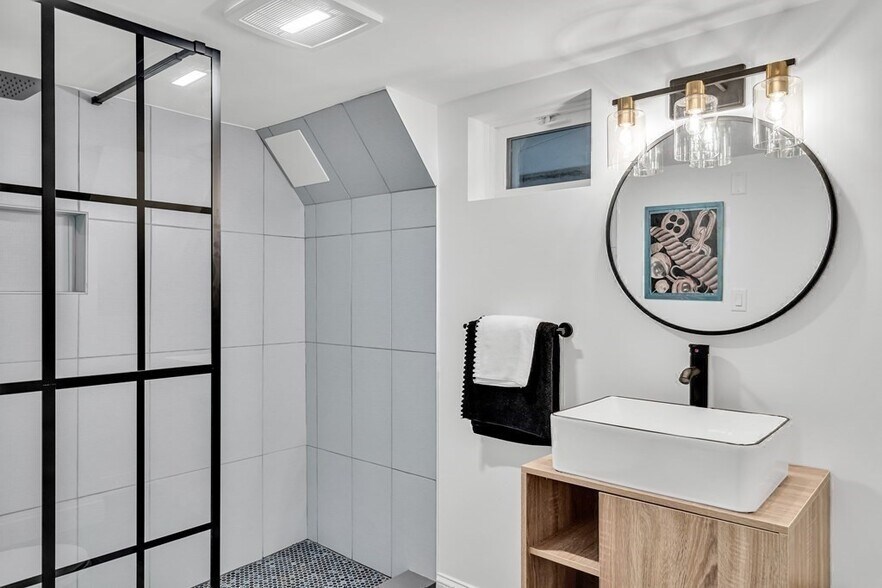 Building Photo - 19 Plymouth St