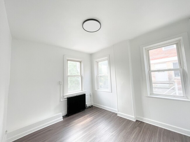 Building Photo - 129 Fitler St