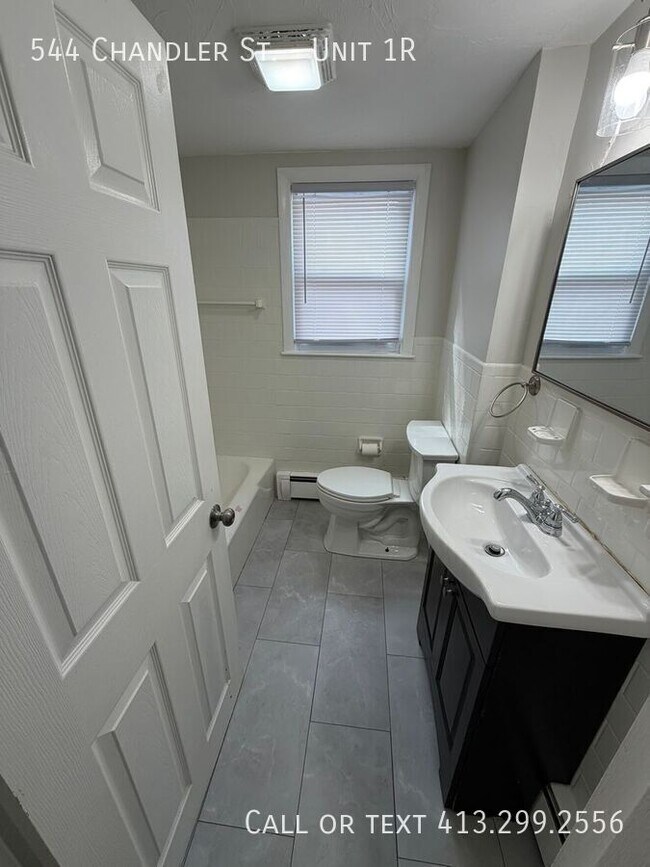 Building Photo - 544 Chandler St