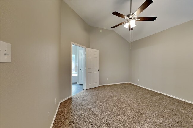Building Photo - 26953 Kings Crescent Dr