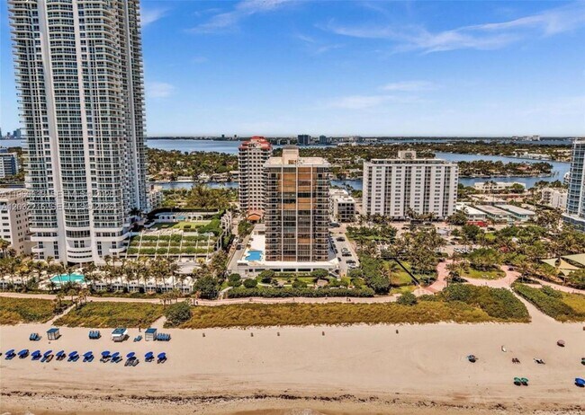Building Photo - 6423 Collins Ave