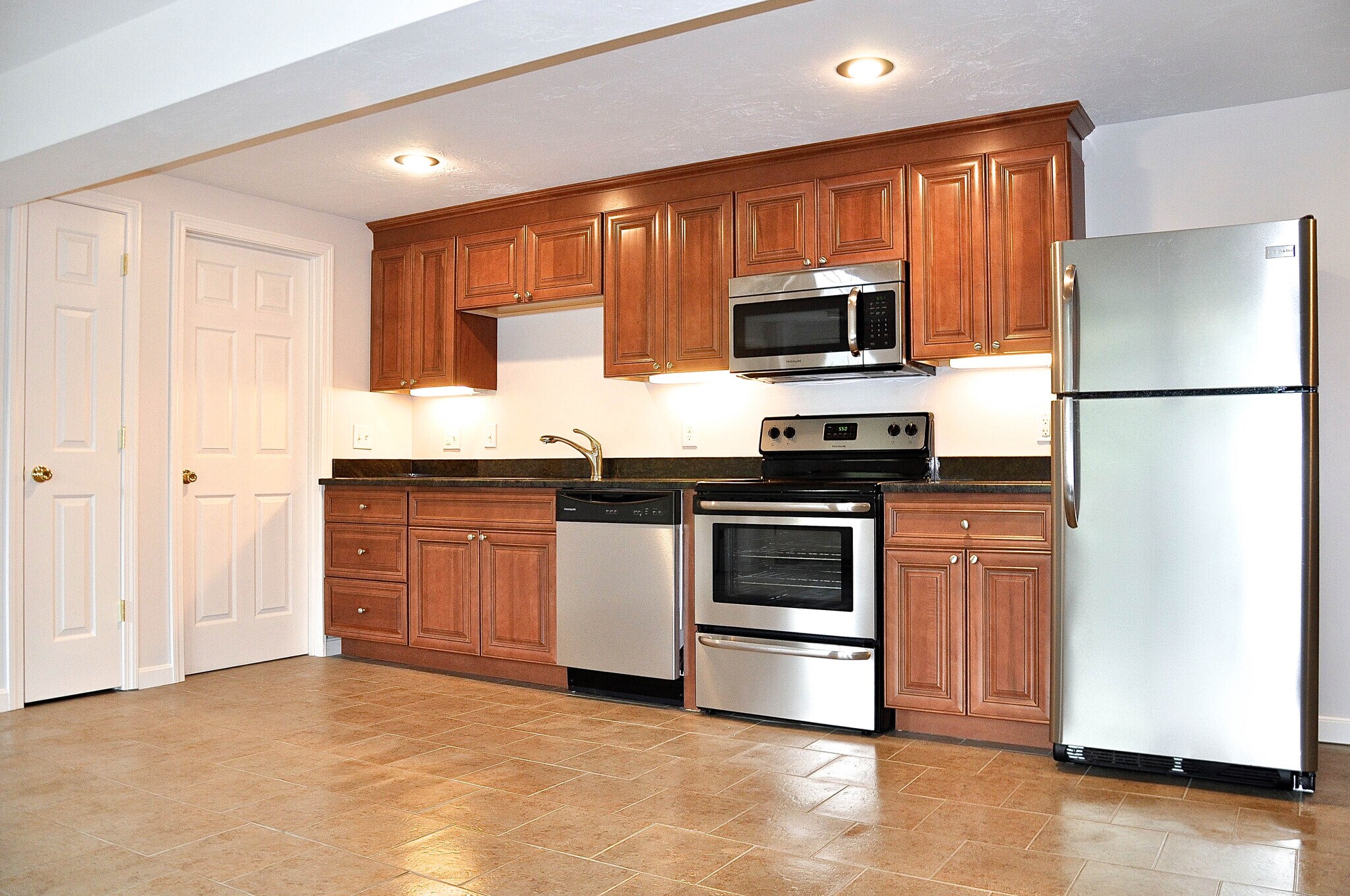 Building Photo - 152 Main St