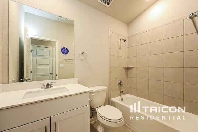 Building Photo - 13626 Paxton Blvd