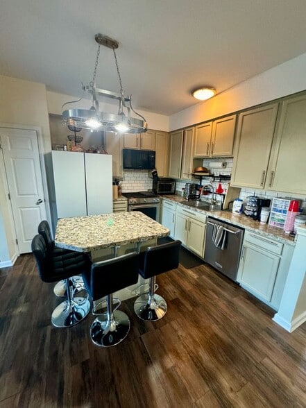 Building Photo - 109 Summer Dr