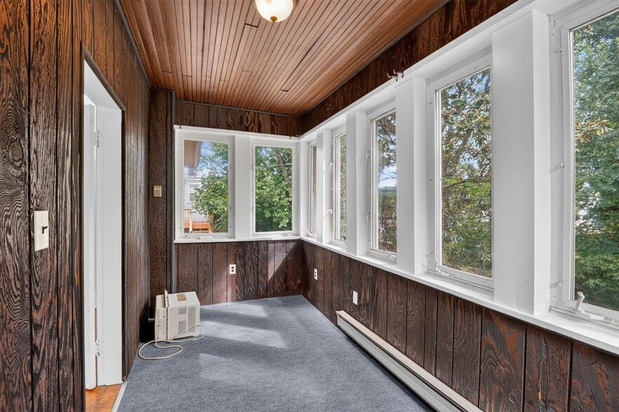 Building Photo - 421 Charter Oak Ave