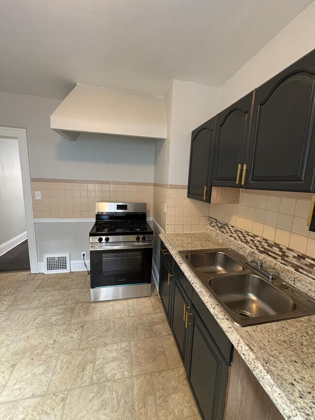 Building Photo - 15712 Cloverside Ave