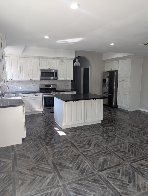Building Photo - 3115 Hollycrest Dr