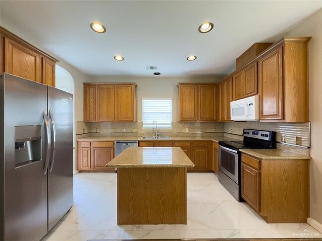 Building Photo - 37 San Sebastian St