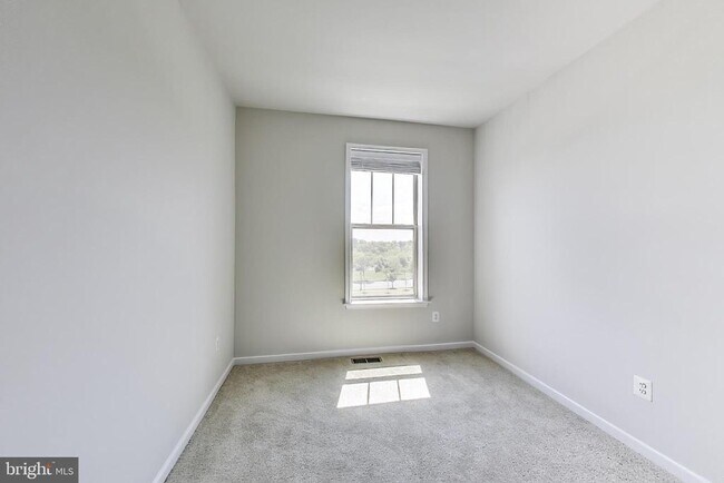 Building Photo - 1821 Jameson Dr