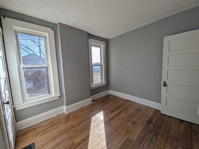 Building Photo - 1005 Oakwood Ave