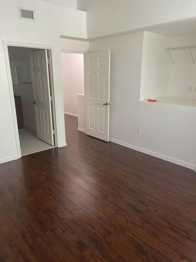 Building Photo - 4189 Crystal Lake Dr