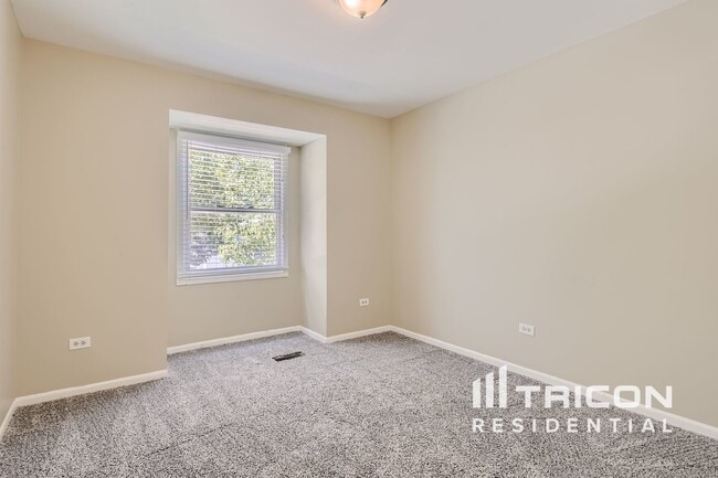 Building Photo - 1414 Lakewood Dr