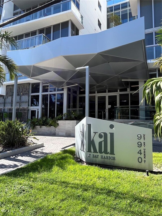 Building Photo - 9940 W Bay Harbor Dr