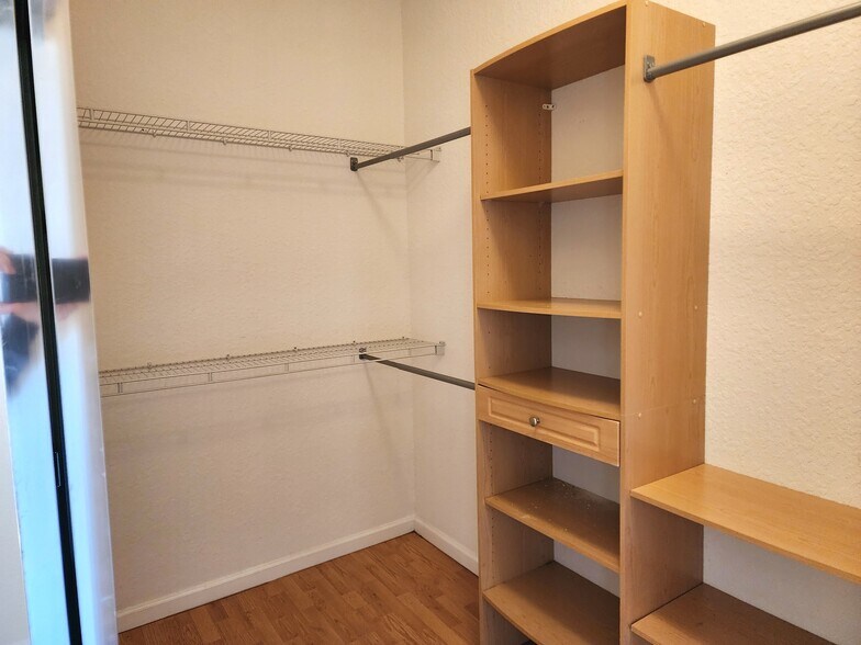 Building Photo - 223 Golf Aire Blvd