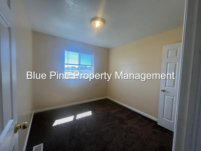 Building Photo - 2488 Prospect Dr