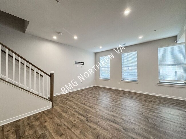 Building Photo - 206 Park Central Ter