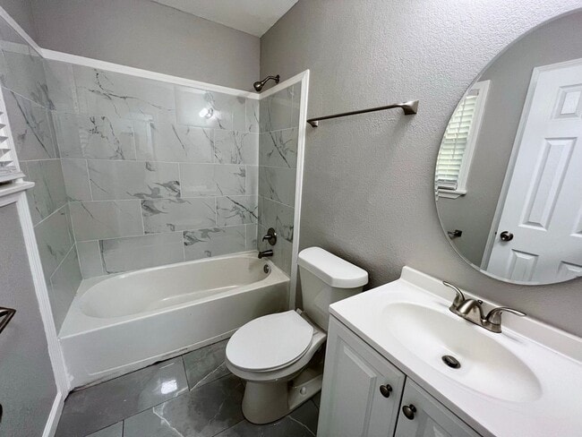 Building Photo - Newly Renovate 4 bedroom 2 bath Home in Liberty, TX!