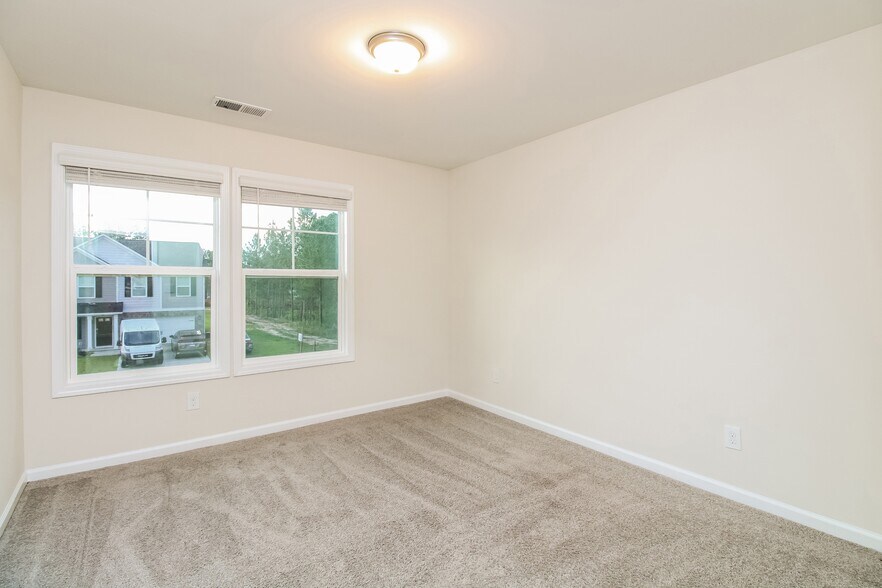 Building Photo - 119 Woodcote Dr
