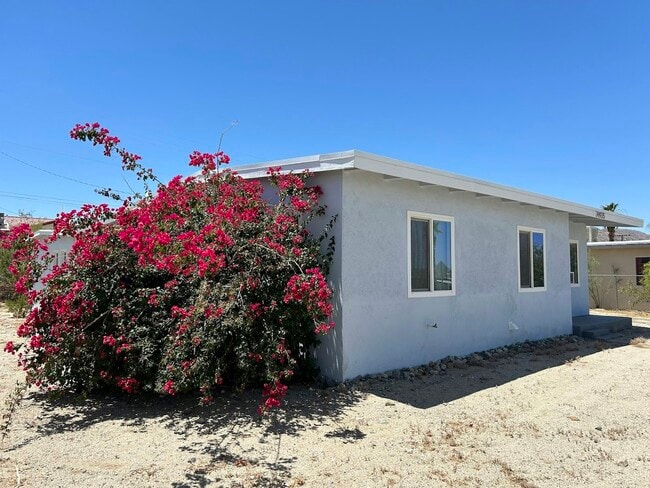 Building Photo - 74975 Serrano Dr