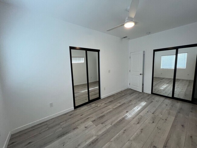 Building Photo - 4BD/2BA, Quick Walk to Campus! (Lease out,...