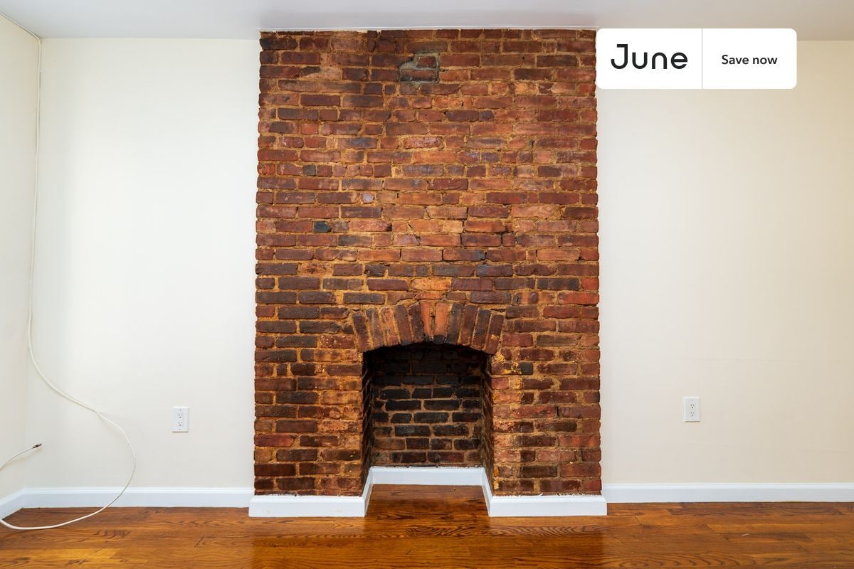 Building Photo - 1365 1st Ave