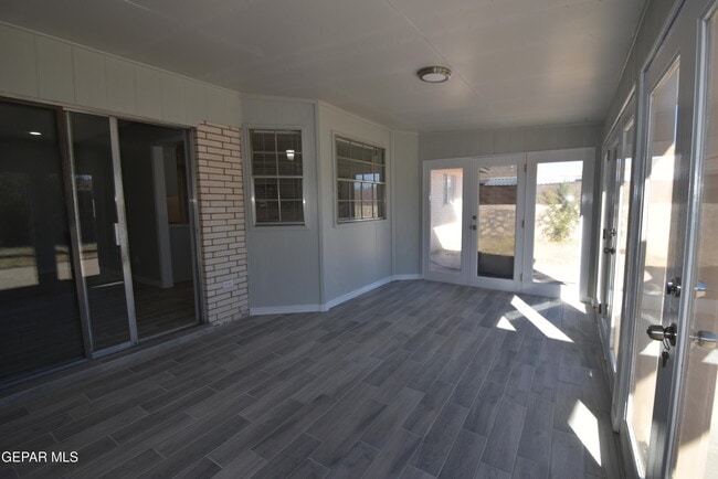 Building Photo - 1624 Vista Real Dr