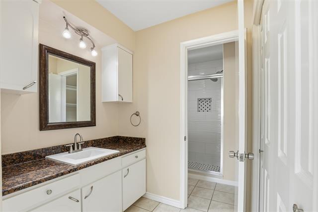 Building Photo - 1901 Wellington Dr