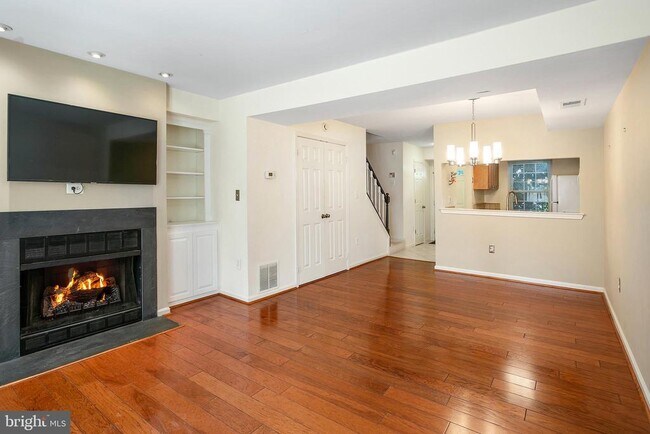 Building Photo - 3395 Lakeside View Dr