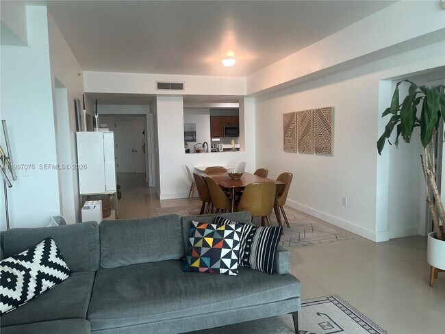 Building Photo - 3330 NE 190th St