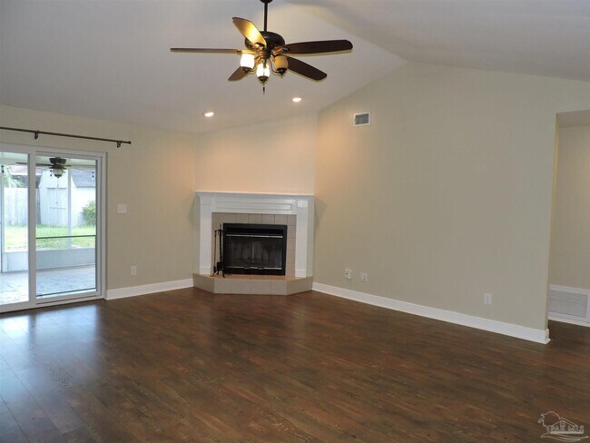 Building Photo - 5016 Challenger Way